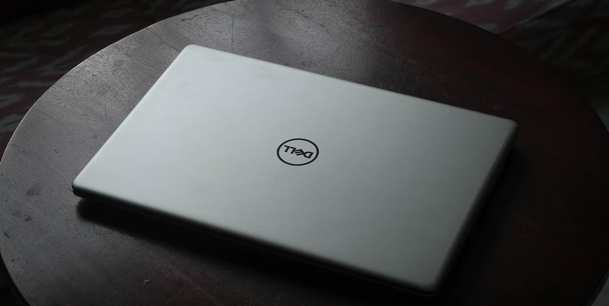 ¿Qué laptop Dell compró para la escuela?